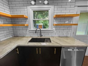 1108 E Russell Avenue , Carrollton Texas 75006