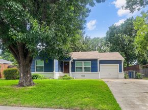 1108 E Russell Avenue , Carrollton Texas 75006