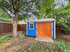 1108 E Russell Avenue , Carrollton Texas 75006