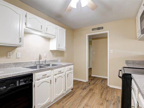 4814  Trailwood Drive , Grand Prairie Texas 75052