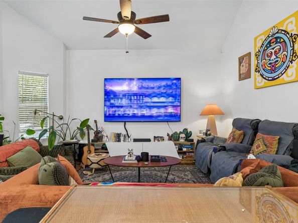 922  Bayonne Street , Dallas Texas 75212