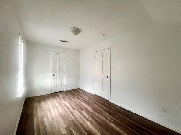 1919 E Ledbetter Drive , Dallas Texas 75216