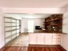 1919 E Ledbetter Drive , Dallas Texas 75216
