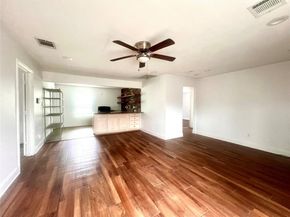 1919 E Ledbetter Drive , Dallas Texas 75216