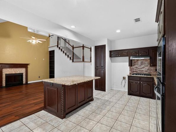 1513  Brighton Drive , Mansfield Texas 76063