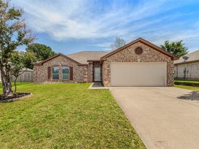 1012  High Crest Drive , Azle Texas 76020