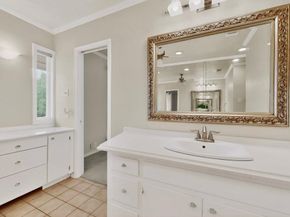 7820  Meadow Park Drive  215, Dallas Texas 75230