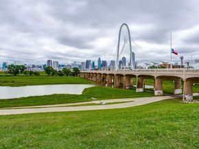 404 W Greenbriar Lane , Dallas Texas 75208