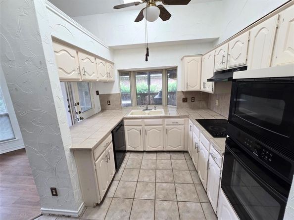 2211  Baltic Avenue , Arlington Texas 76011