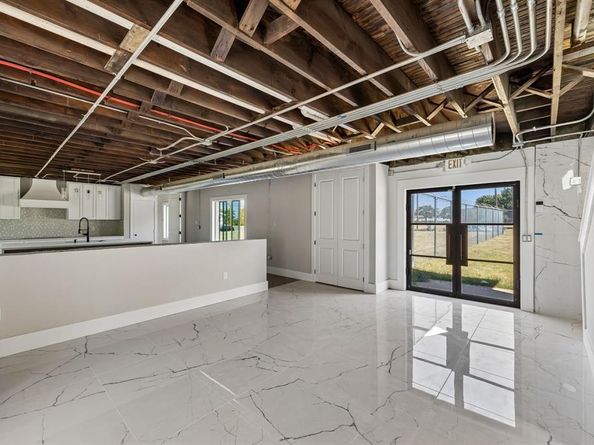 1200 E Maddox Avenue , Fort Worth Texas 76104