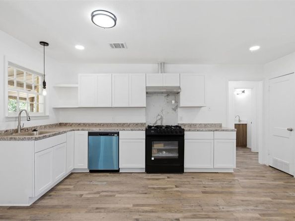 1219  Daisy Lane , Irving Texas 75061