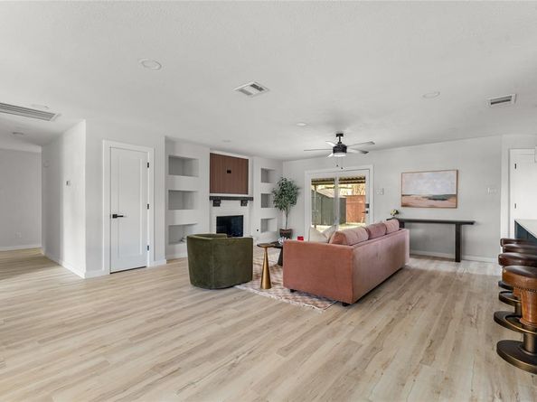 6211  Symphony Lane , Dallas Texas 75227