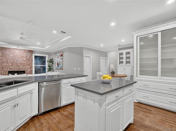 5965  Meletio Lane , Dallas Texas 75230