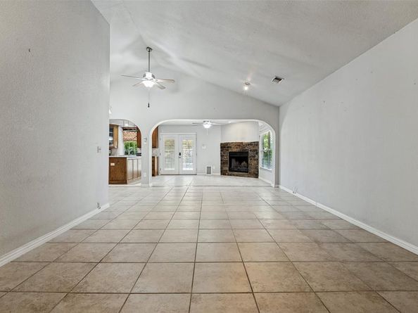 121 N Willow Street , Mansfield Texas 76063