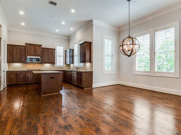 2110  Helsminster Drive , Dallas Texas 75201