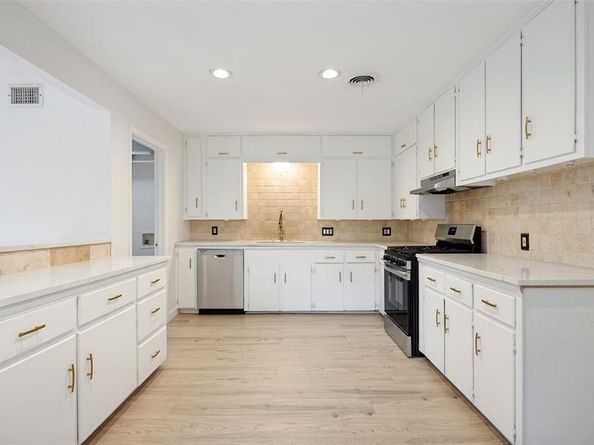 10109  San Lorenzo Drive , Dallas Texas 75228