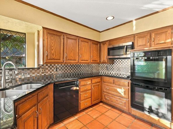 3209  Caliente Court , Arlington Texas 76017
