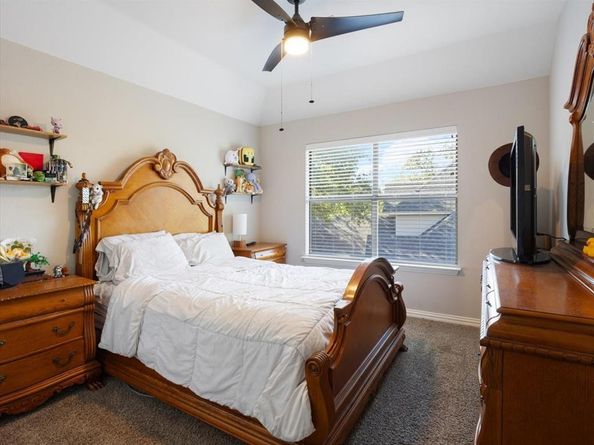 1512  Valley Creek Road , Denton Texas 76205