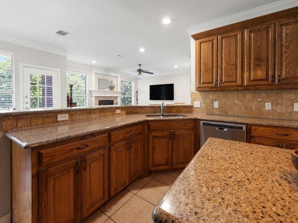 1512  Valley Creek Road , Denton Texas 76205