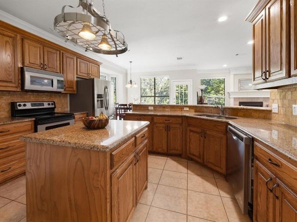 1512  Valley Creek Road , Denton Texas 76205