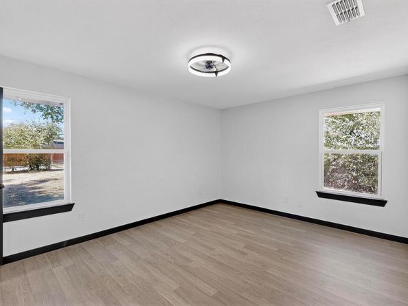 671  Cedarcliff Drive , Dallas Texas 75217