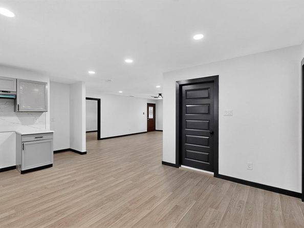 671  Cedarcliff Drive , Dallas Texas 75217