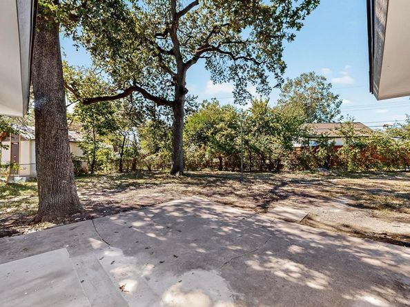 671  Cedarcliff Drive , Dallas Texas 75217