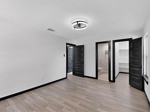 671  Cedarcliff Drive , Dallas Texas 75217