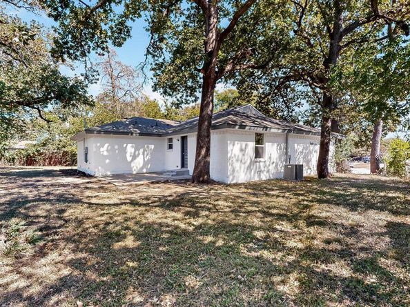 671  Cedarcliff Drive , Dallas Texas 75217