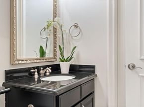 2214  Worthington Street , Dallas Texas 75204