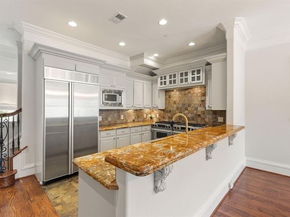 2214  Worthington Street , Dallas Texas 75204