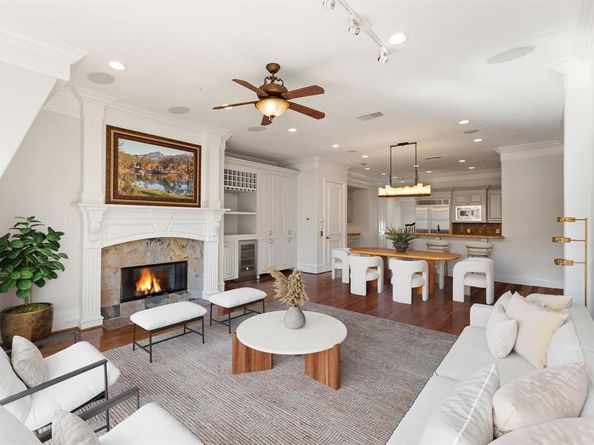 2214  Worthington Street , Dallas Texas 75204