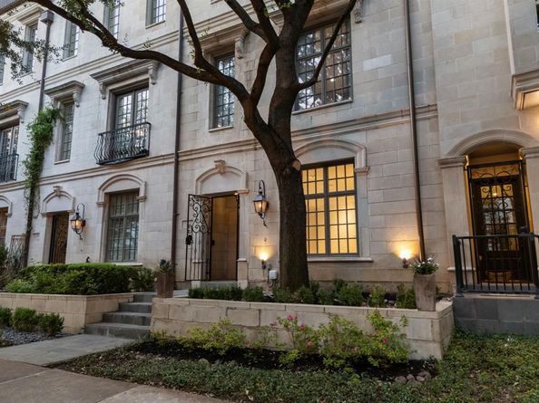 2214  Worthington Street , Dallas Texas 75204