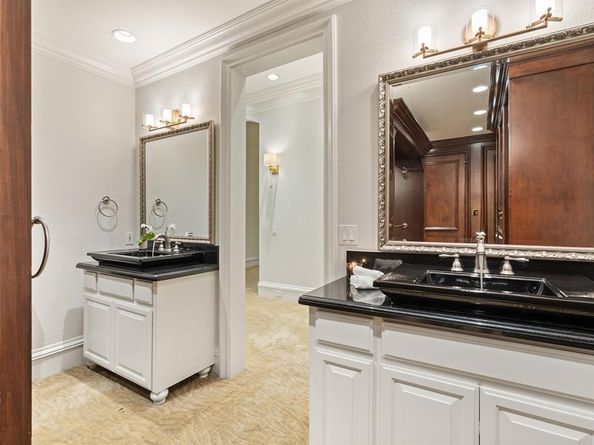 2214  Worthington Street , Dallas Texas 75204