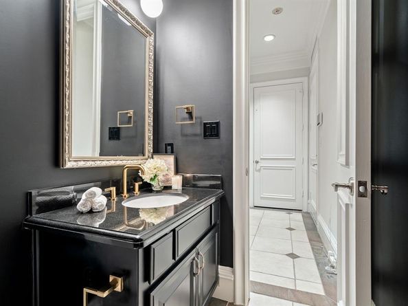 2214  Worthington Street , Dallas Texas 75204