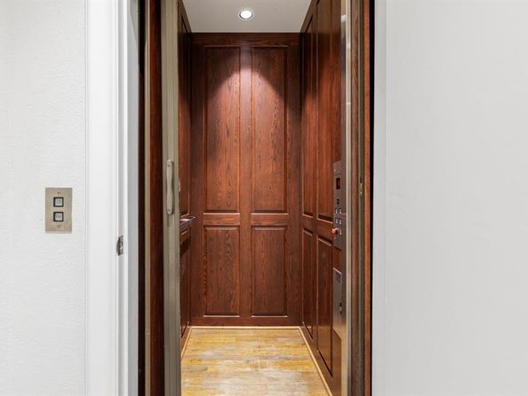 2214  Worthington Street , Dallas Texas 75204