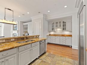 2214  Worthington Street , Dallas Texas 75204