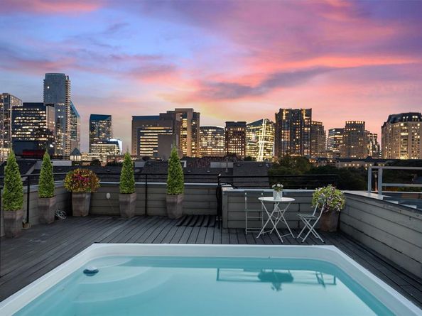 2214  Worthington Street , Dallas Texas 75204