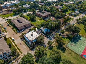 732  Blaylock Drive , Dallas Texas 75203