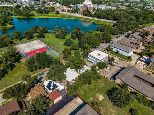 732  Blaylock Drive , Dallas Texas 75203