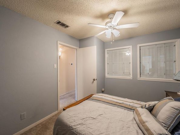 1300  Memory Lane  5221, Arlington Texas 76011