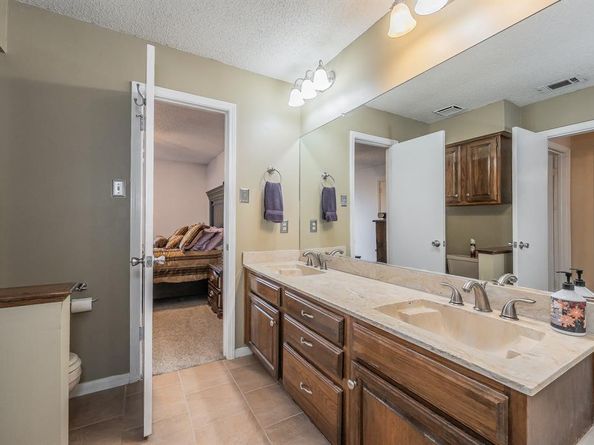 1300  Memory Lane  5221, Arlington Texas 76011