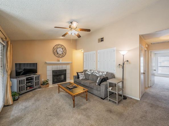 1300  Memory Lane  5221, Arlington Texas 76011