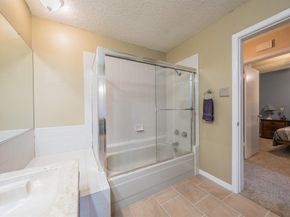 1300  Memory Lane  5221, Arlington Texas 76011