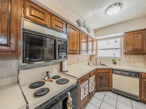 1300  Memory Lane  5221, Arlington Texas 76011