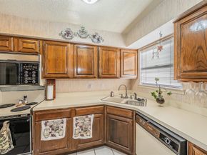 1300  Memory Lane  5221, Arlington Texas 76011