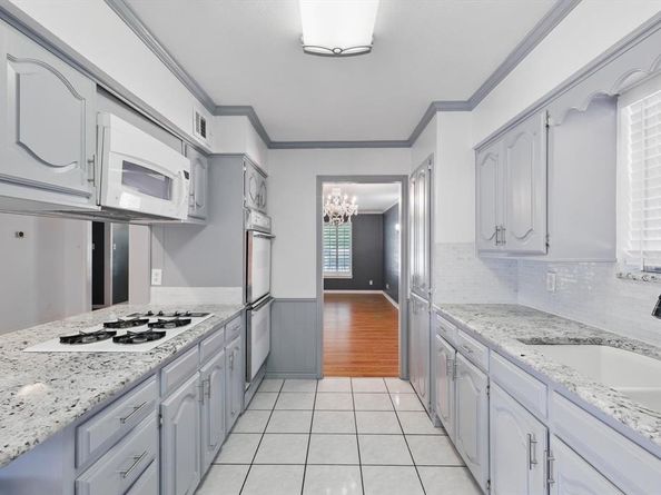 2915  Touraine Drive , Dallas Texas 75211