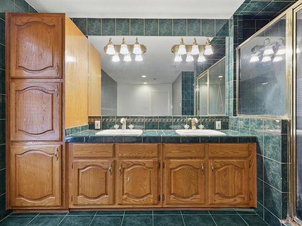 2915  Touraine Drive , Dallas Texas 75211