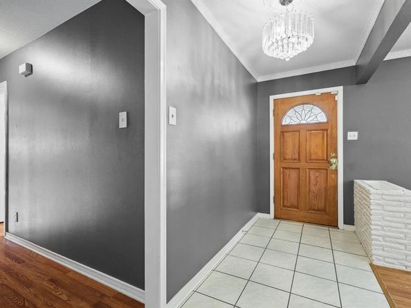 2915  Touraine Drive , Dallas Texas 75211