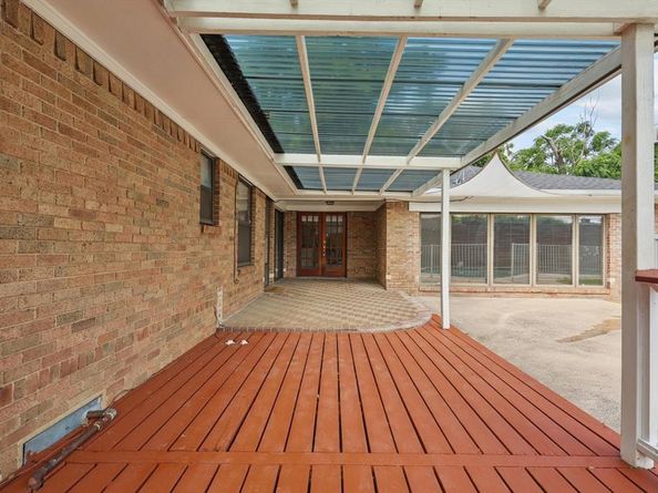 2915  Touraine Drive , Dallas Texas 75211